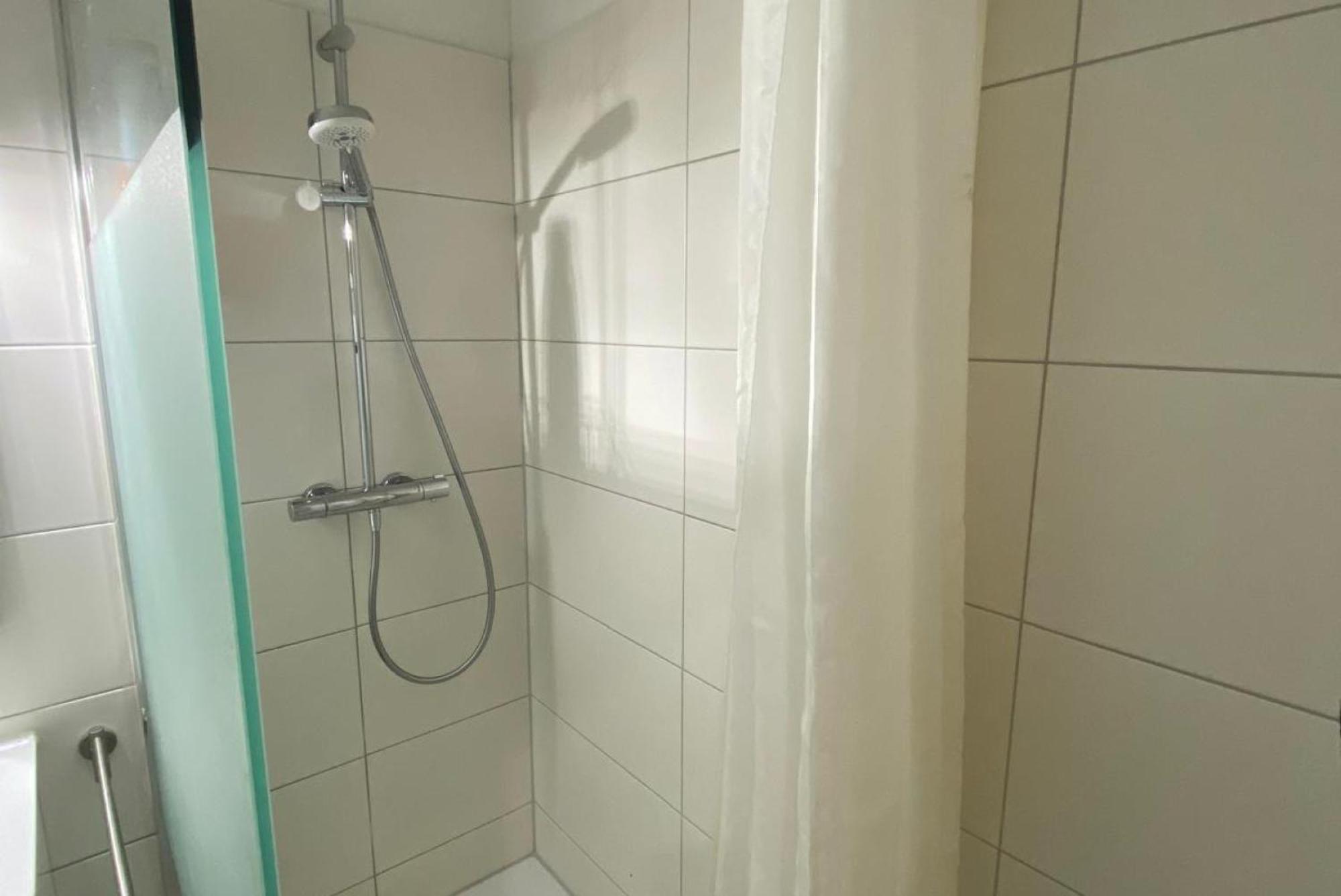 Private Apartment *